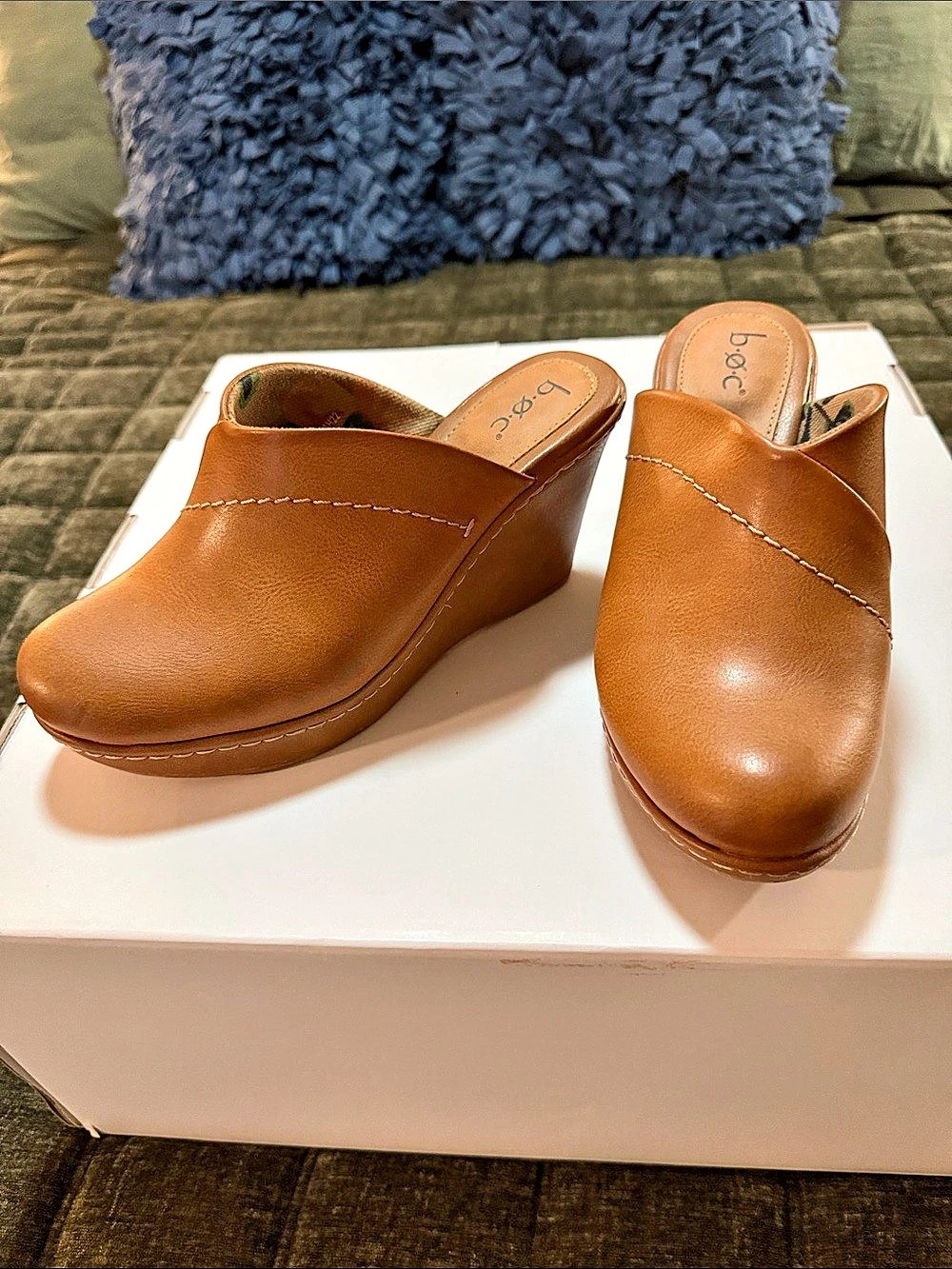 b.o.c Women's Brown Leather-Look Clogs Like New